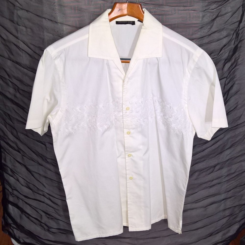 Off white EUC short Sleeve Sz M - 2 for $30!